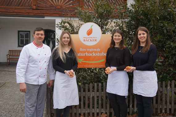 Das Team der Diplomarbeit mit dem Keimlingsbäcker