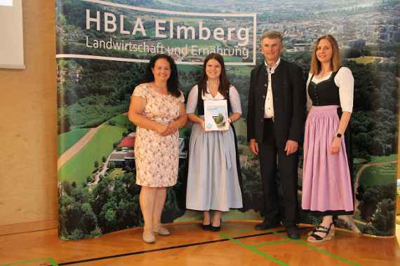 Johanna Hochrainer mit Gratulanten