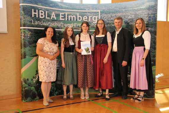 DA-Team bei Prämierung mit Gratulanten