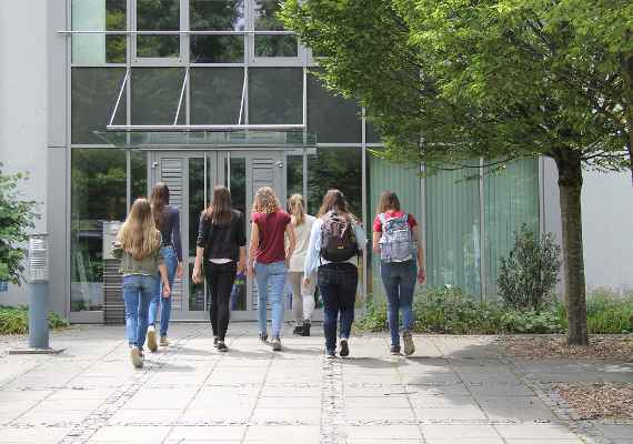 Schuleingang der HBLA Elmberg