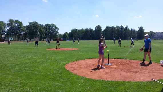 Gleich nach dem Einführungstraining gab es beim Softball ein spannendes Match.