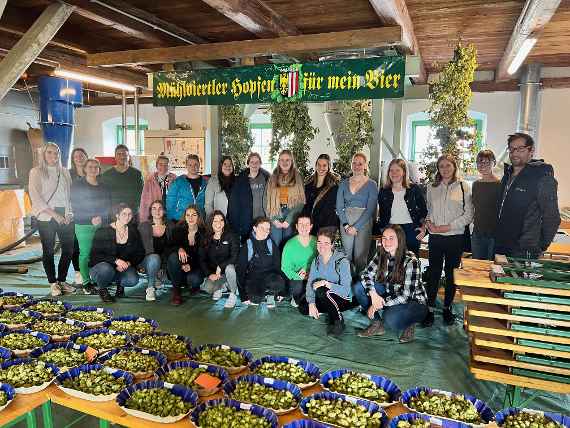 Elmbergerinnen auf Besuch in der Hopfenbaugenossenschaft Neufelden
