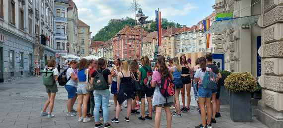 Schülerinnen der Klasse 1Lb bei der Stadtführung in Graz