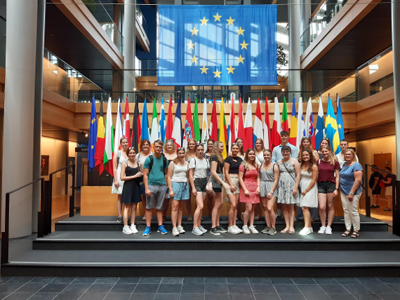 Besuch der 4U Klasse der HBLA Elmberg im EU-Parlament in Straßburg