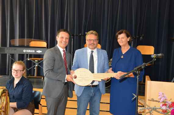 v.l.n.r. DI Bernd Wiltschek (Bundesimmobiliengesellschaft m.b.H), SC DI Johannes Fankhauser (BMNT), Dir. DI Michaela Hartl (Direktorin der HBLA Elmberg)