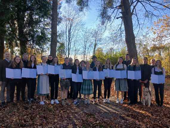 Die Elmberger Jungjägerinnen mit Prüfungskommission, Prüfungstermin 4.11.2025