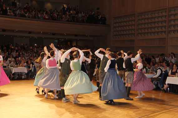 Elmberg und St. Florian feiern am 13.2. im Brucknerhaus den Maturaball