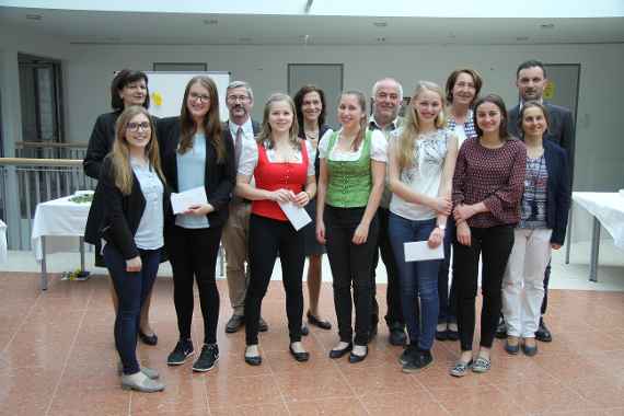 Siegerteams mit Jurymitgliedern