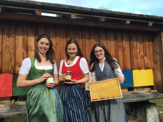 Imkerei 4.0 - Gruppenfoto - v.l.n.r.: Carolin Kaiser, Romana Hansbauer, Vera Achleitner