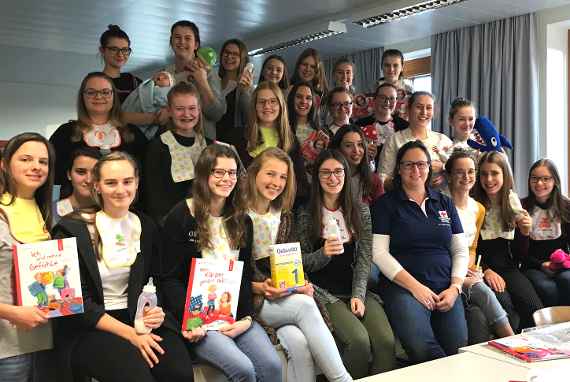 Babyfit-Kurs mit Kursleiterin Charlotte