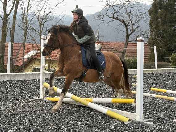 Valentina Nagl bei der Reiterprüfung