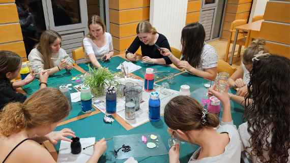 Foto vom gemeinsamen Basteln